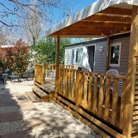 Mobil Home Tout Confort 6 Personnes Climatise Au Pied Du Luberon La Roque-d'Antheron Exterior photo