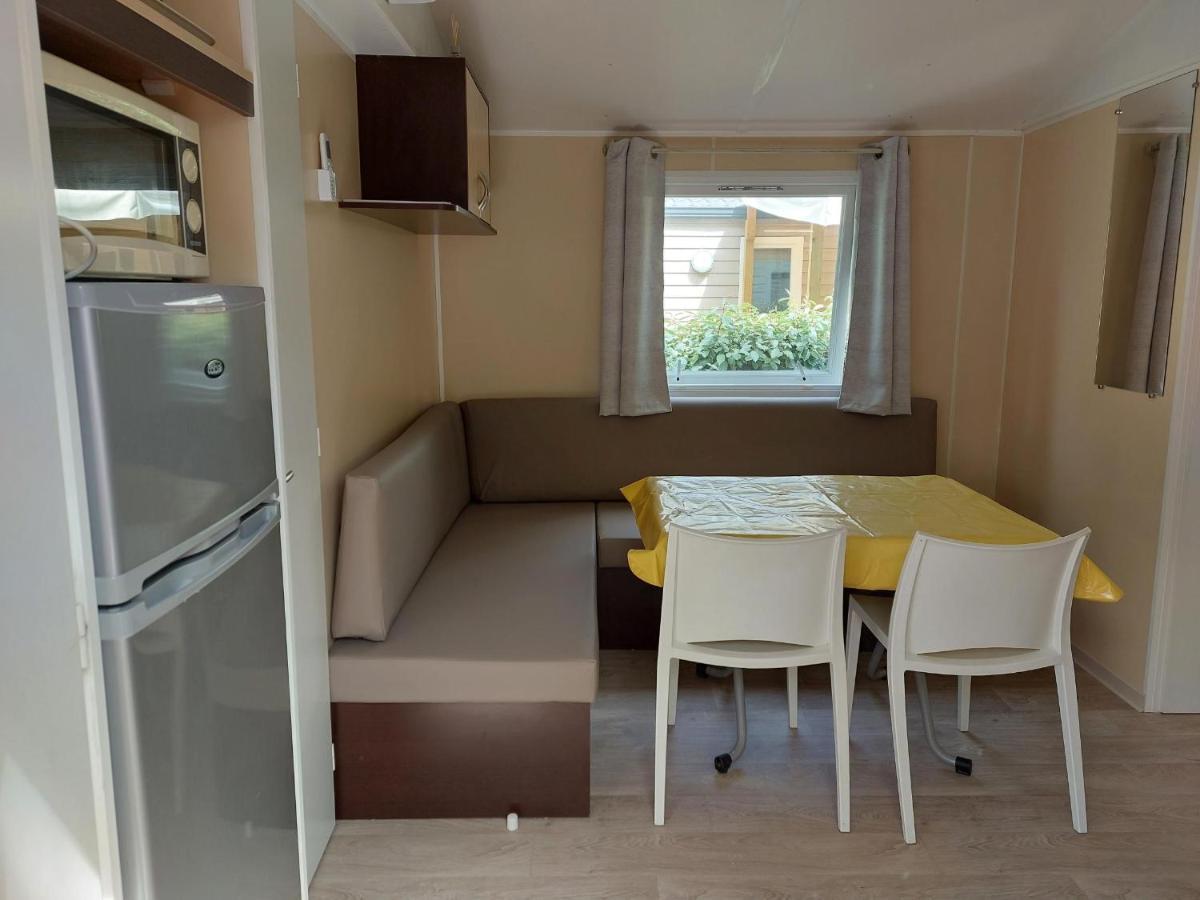 Mobil Home Tout Confort 6 Personnes Climatise Au Pied Du Luberon La Roque-d'Antheron Exterior photo