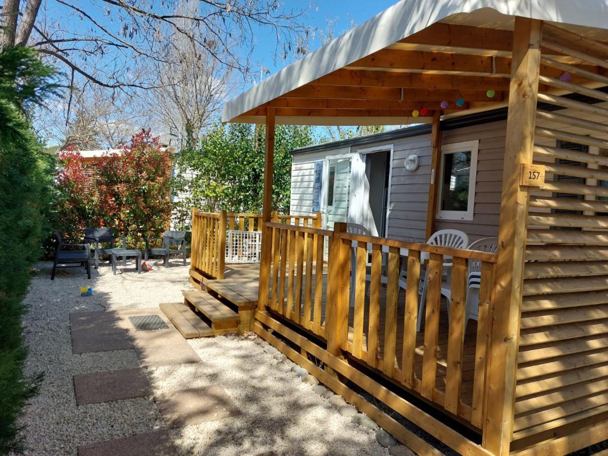 Mobil Home Tout Confort 6 Personnes Climatise Au Pied Du Luberon La Roque-d'Antheron Exterior photo
